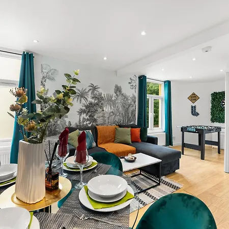 Stylish Retreat - Games *