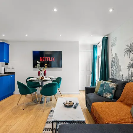 Stylish Retreat - Games * Bristol