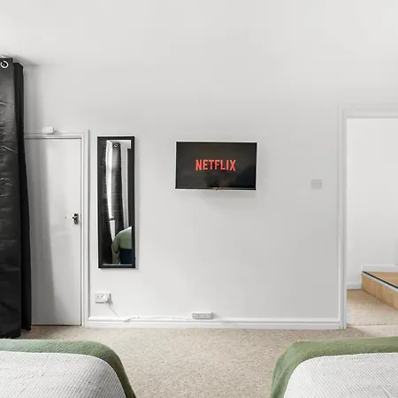 Stylish Retreat - Games * Bristol